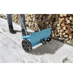 Fertilizer spreader or lawn L on wheels Gardena